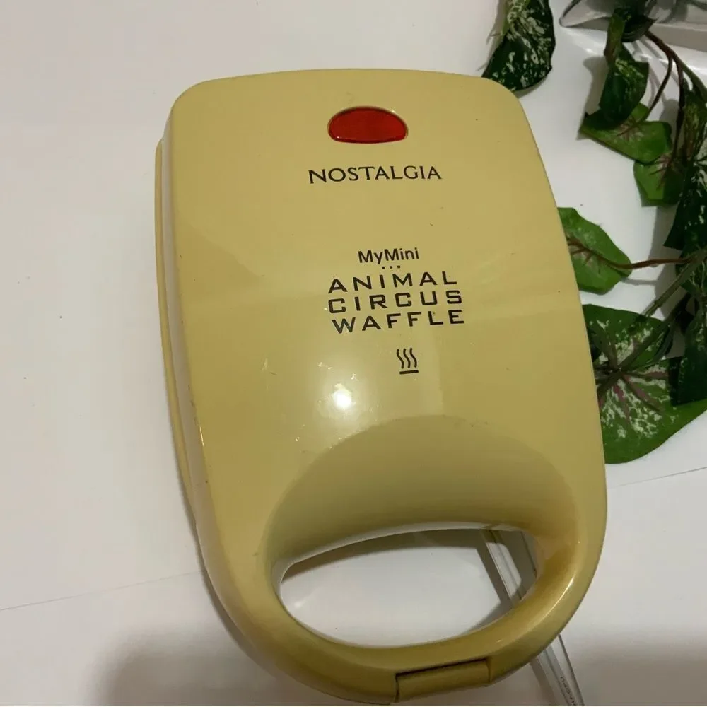 NOSTALGIA Animal Circus Mini Waffle/Cookie Maker G2